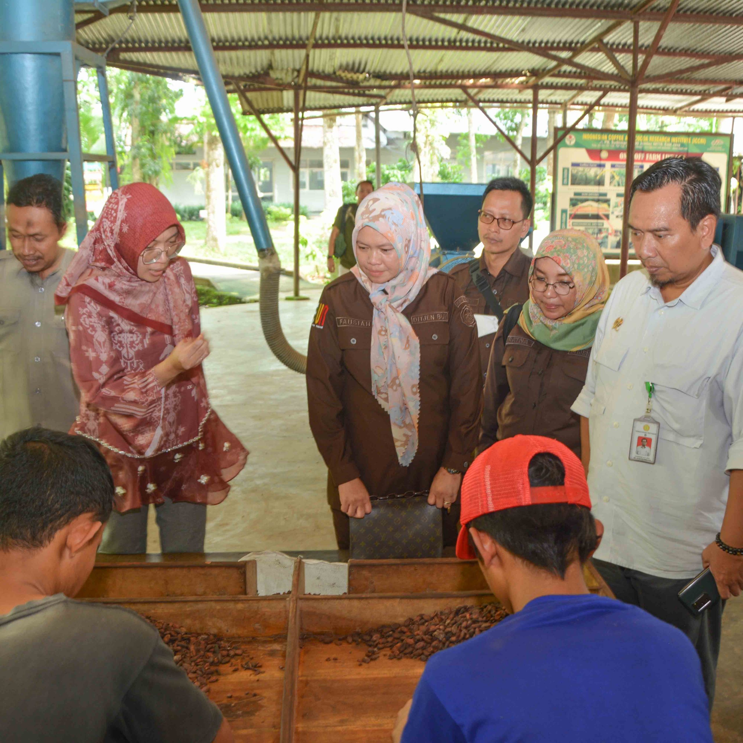 Kunjungan dan Koordinasi Direktur Perbenihan Perkebunan Direktorat Jenderal Perkebunan dan Kepala Balai Besar Perbenihan dan Proteksi Tanaman Perkebunan (BBPPTP) Surabaya di Puslitkoka Indonesia