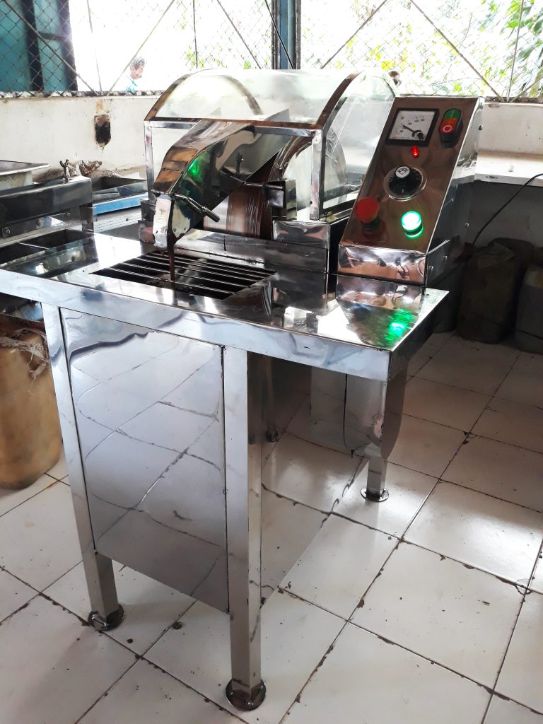Mesin Tempering dan Pencetak Permen Coklat (Moulding Tipe Roll)