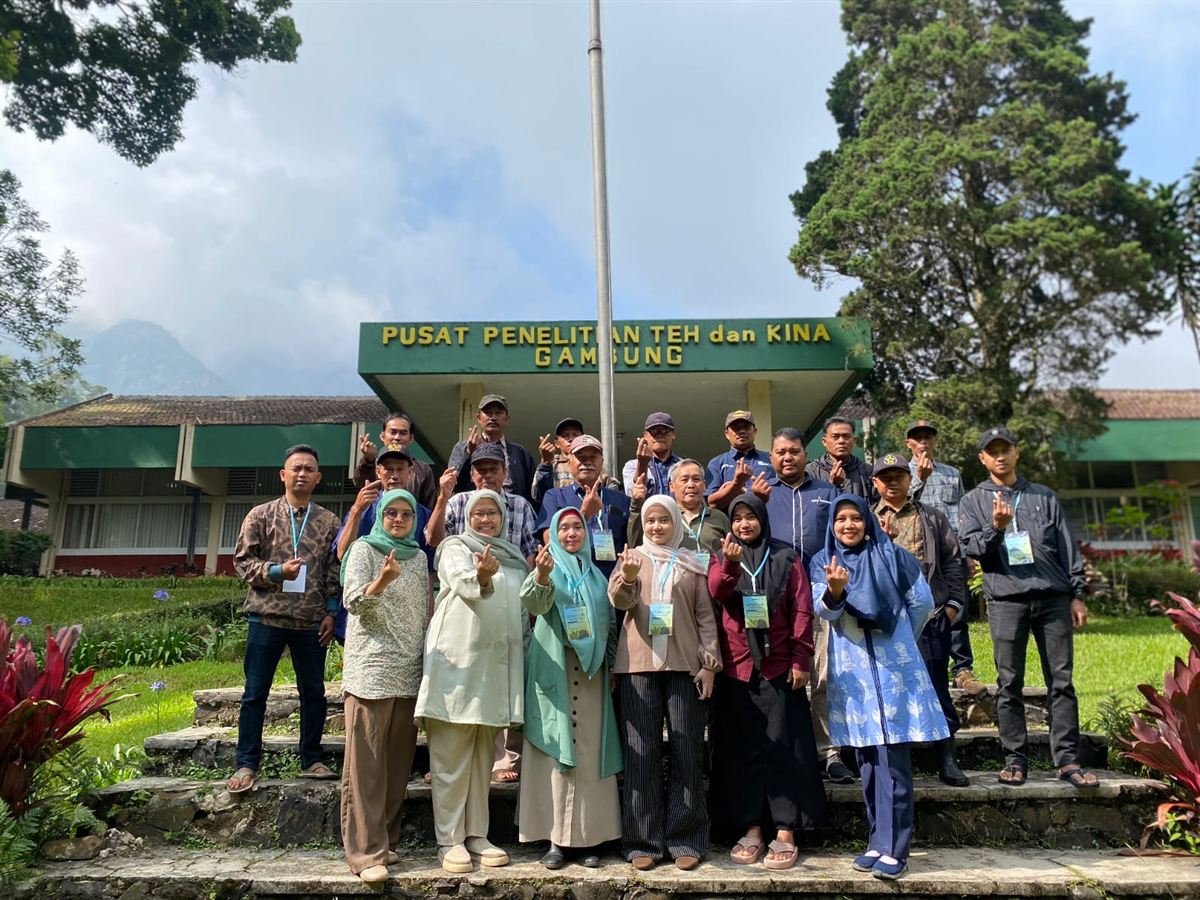 Pusat Penelitian Teh dan Kina (PPTK) Gelar Kelas Budidaya Teh untuk Petani Rakyat