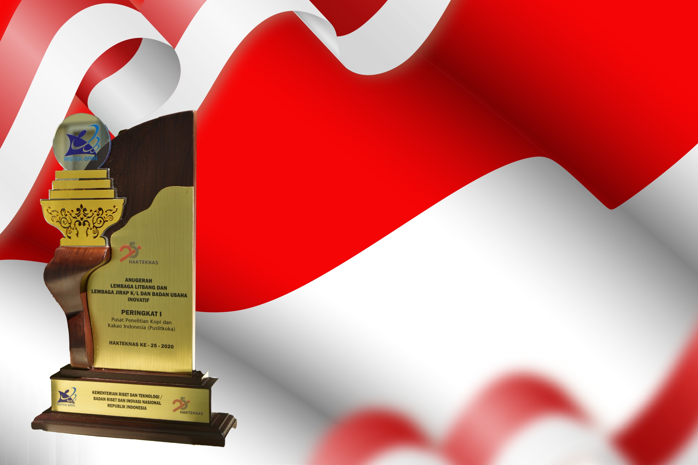 Bendera merah putih berkibar di kawasan Puslitkoka